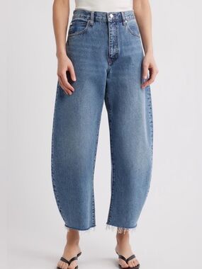 NWTs Frame Bubble Raw Hem Cropped Barrel Jean -Size 31